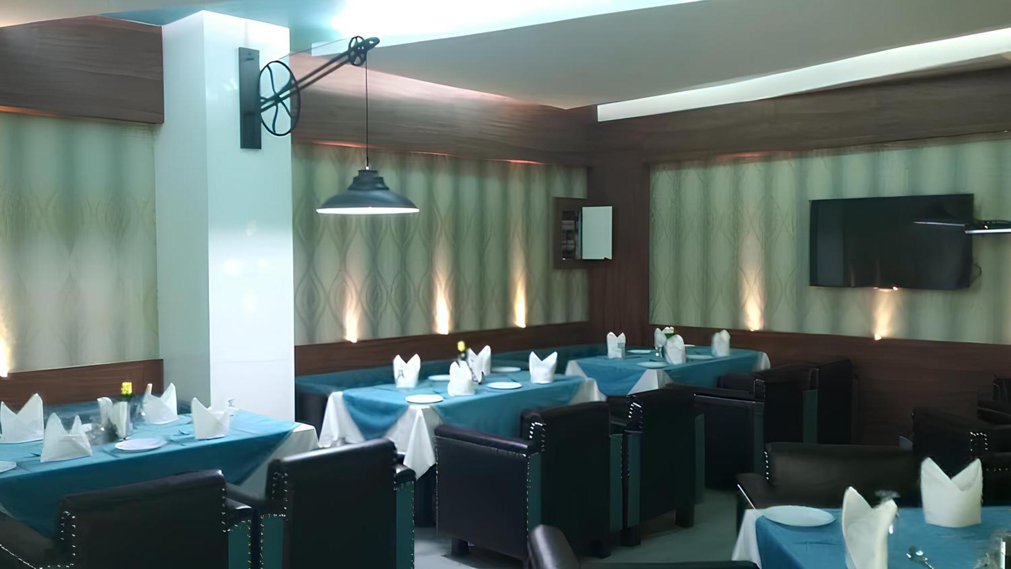 Club 7 Resort And Banquets بريلي المظهر الخارجي الصورة
