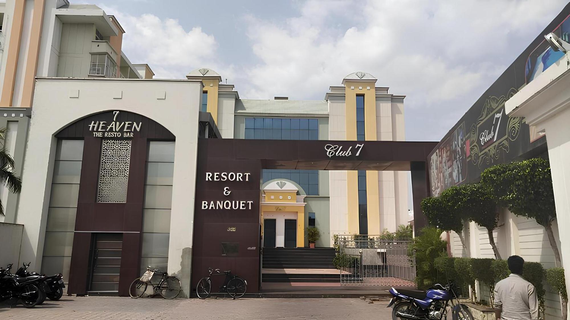 Club 7 Resort And Banquets بريلي المظهر الخارجي الصورة