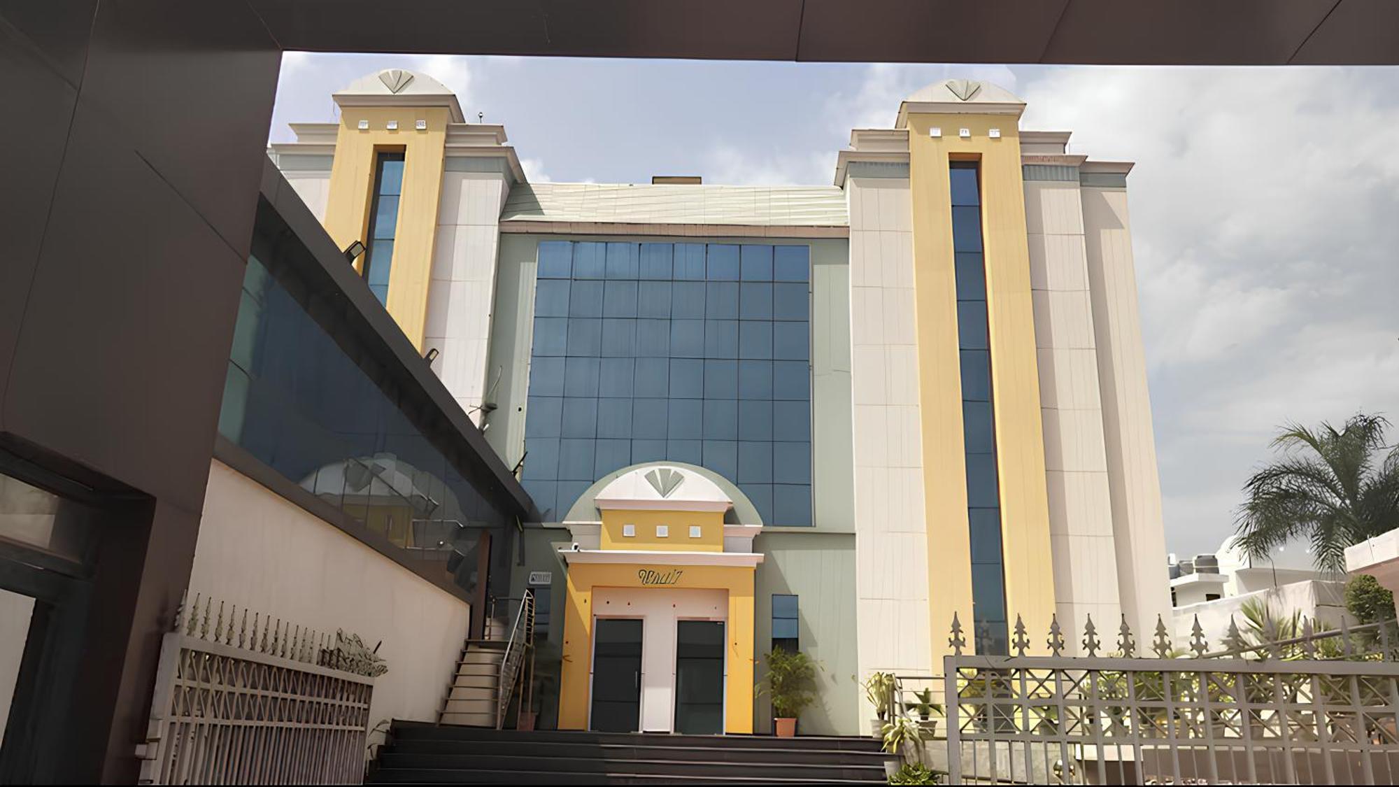 Club 7 Resort And Banquets بريلي المظهر الخارجي الصورة