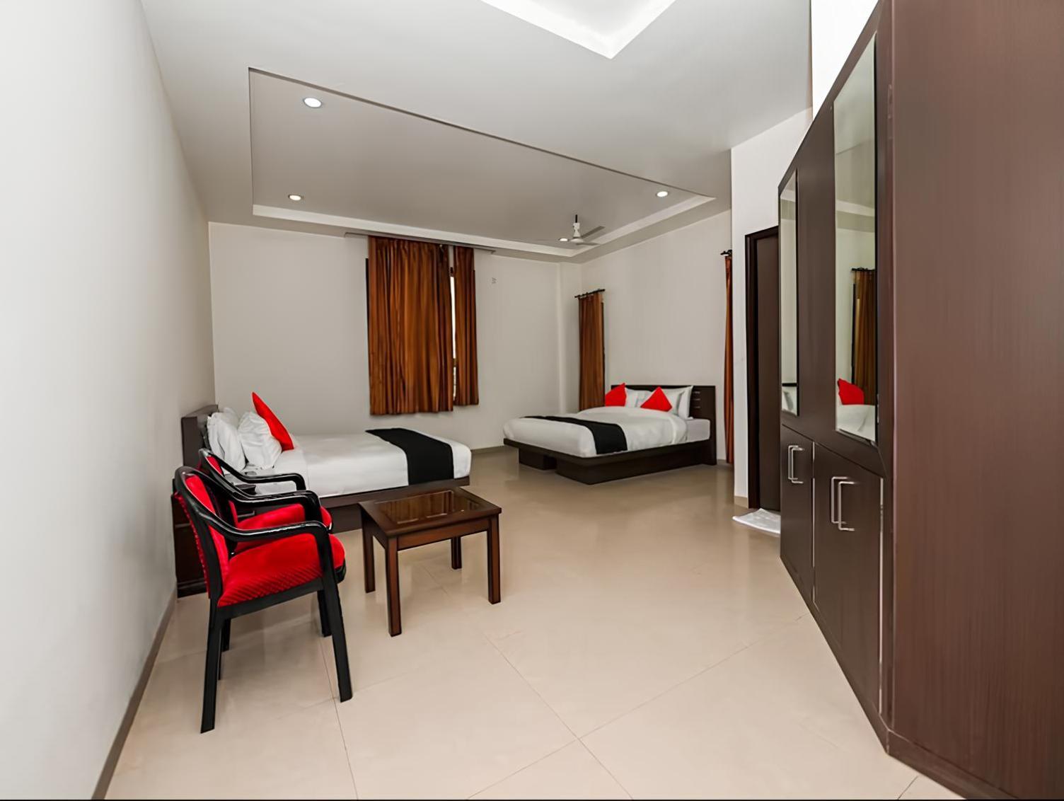 Club 7 Resort And Banquets بريلي المظهر الخارجي الصورة