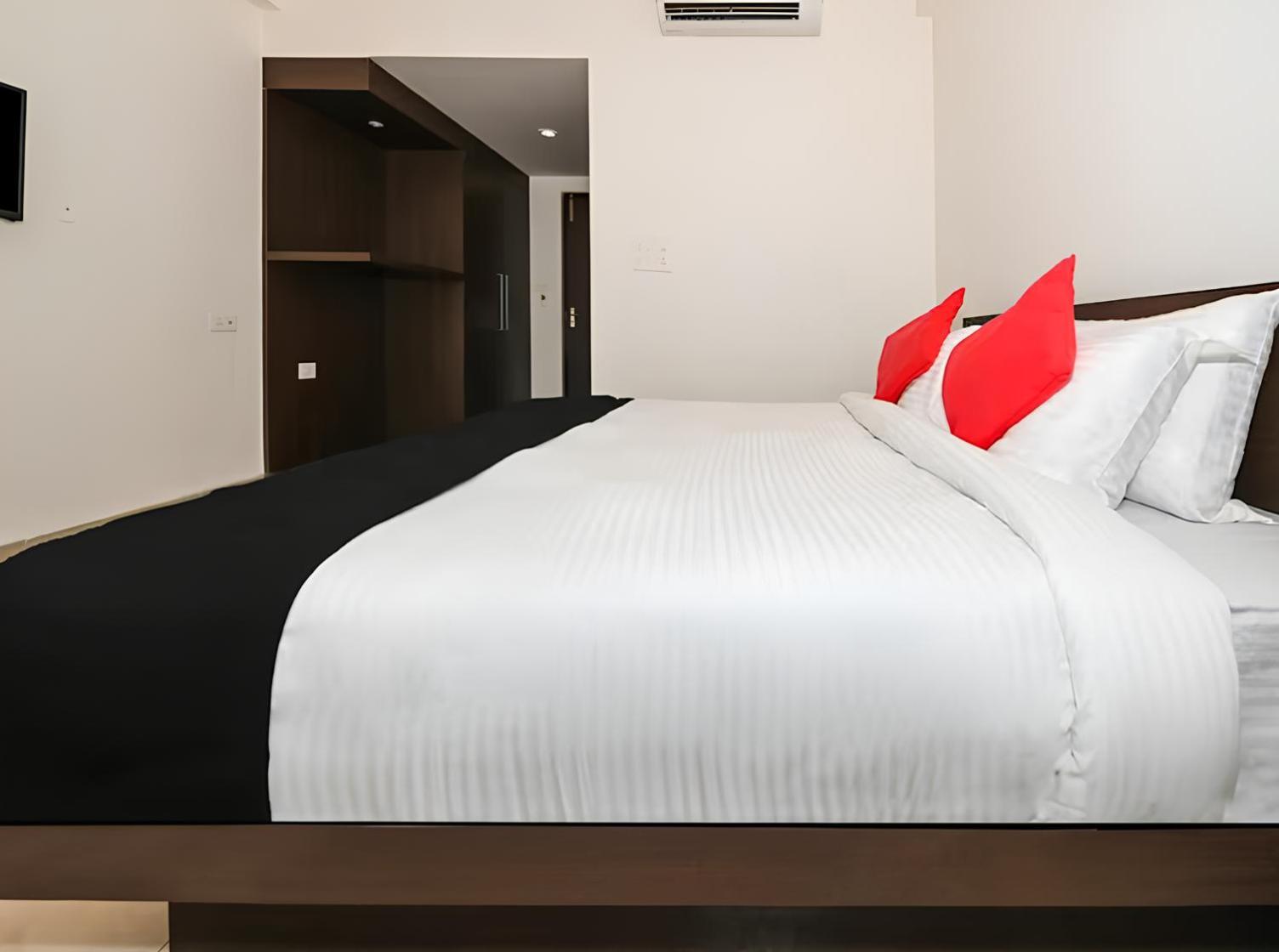 Club 7 Resort And Banquets بريلي المظهر الخارجي الصورة