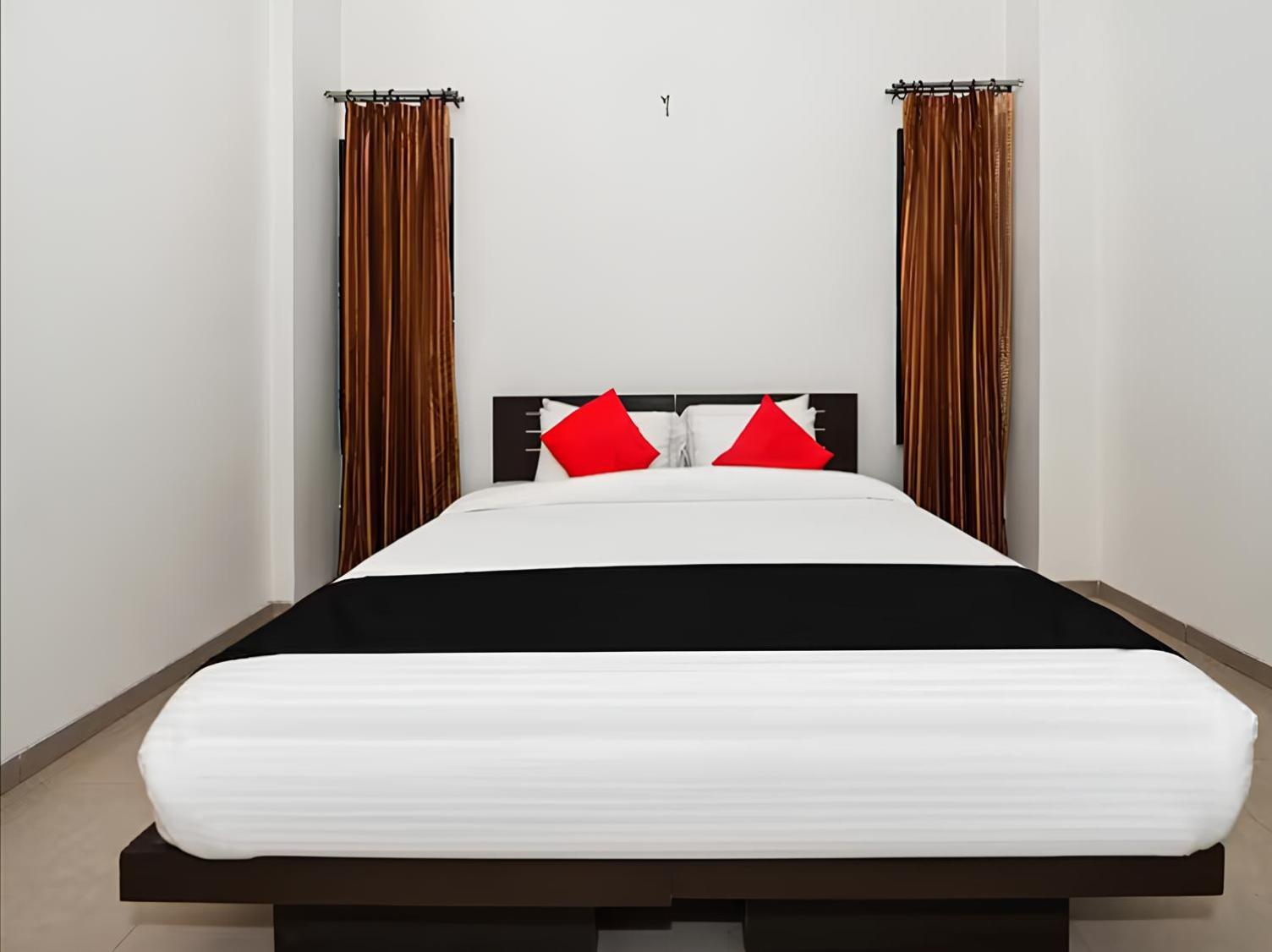 Club 7 Resort And Banquets بريلي المظهر الخارجي الصورة